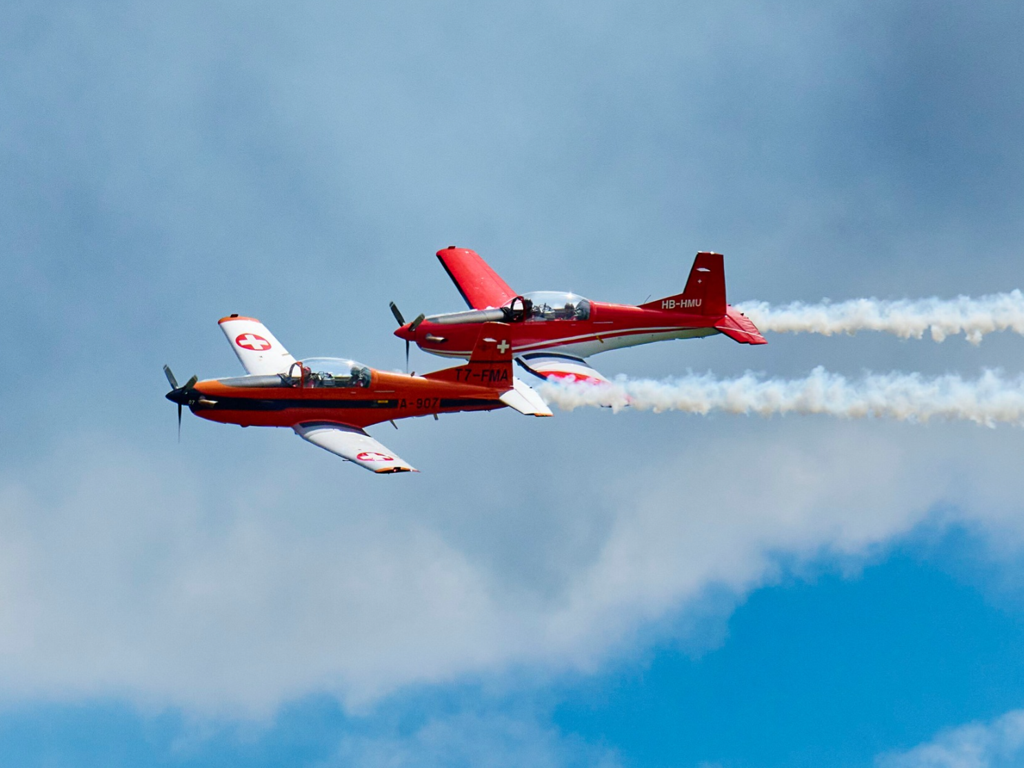Airshow KLASSIKWELT BODENSEE 2026 – Aerobatics over Friedrichshafen, private flights from Switzerland with Swiss Elite Flight