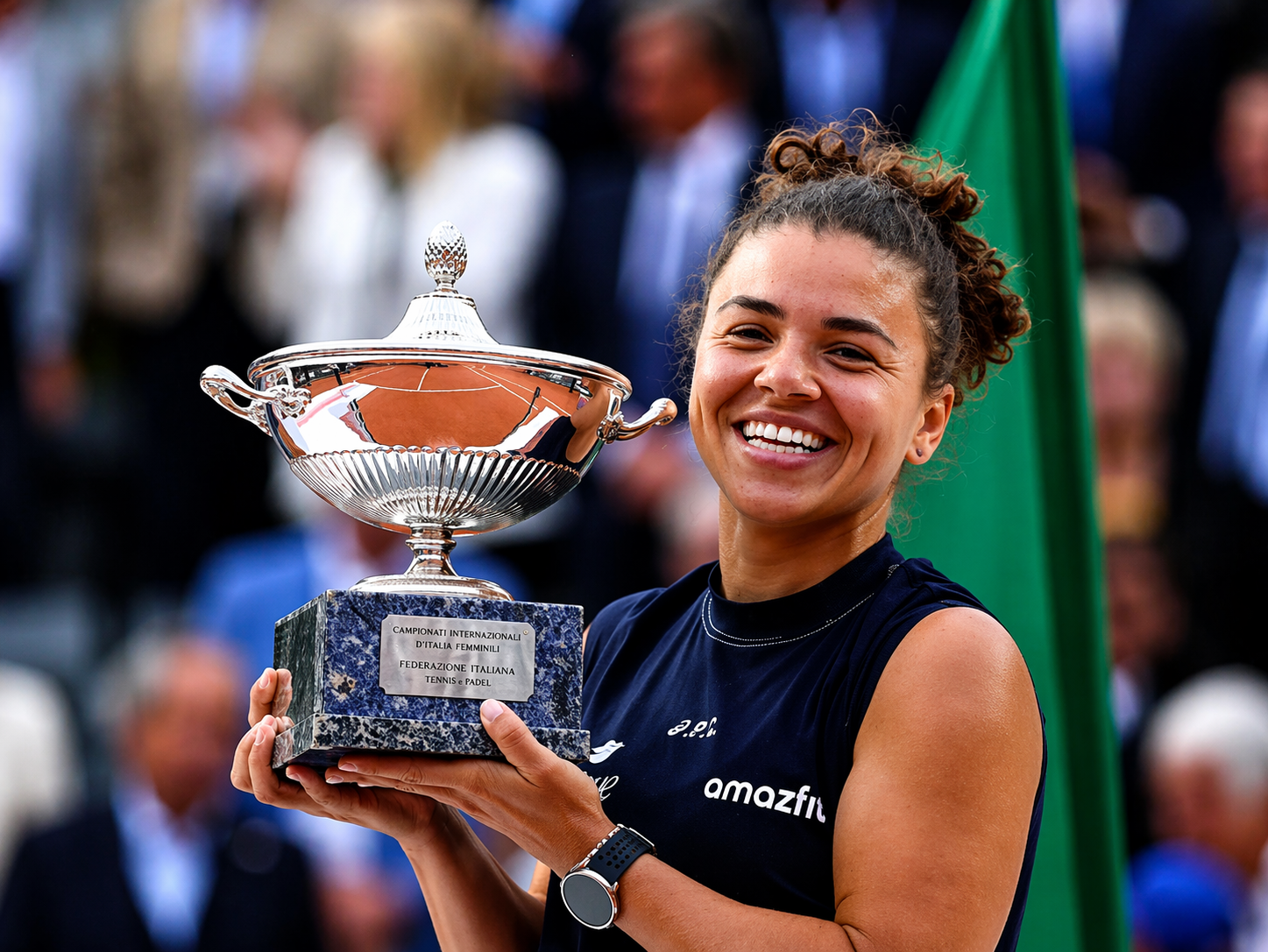 Internazionali BNL d’Italia 2026 – Tennisspielerin mit Pokal im Foro Italico in Rom.