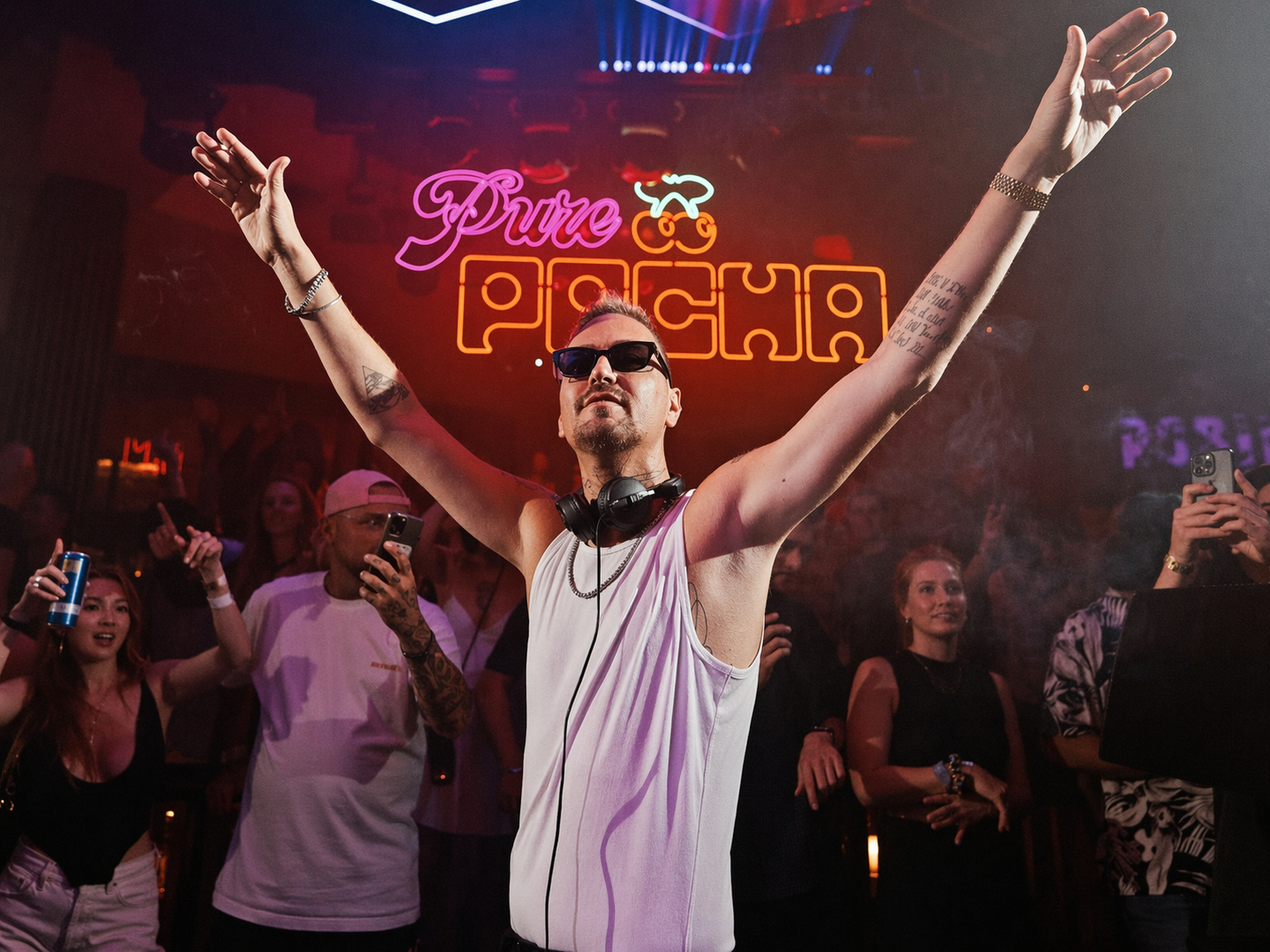 Robin Schulz live im Pacha Ibiza 2026 – DJ-Show und Clubnacht in Ibiza Town, Privatflug nach Ibiza (IBZ) ab der Schweiz mit Swiss Elite Flight